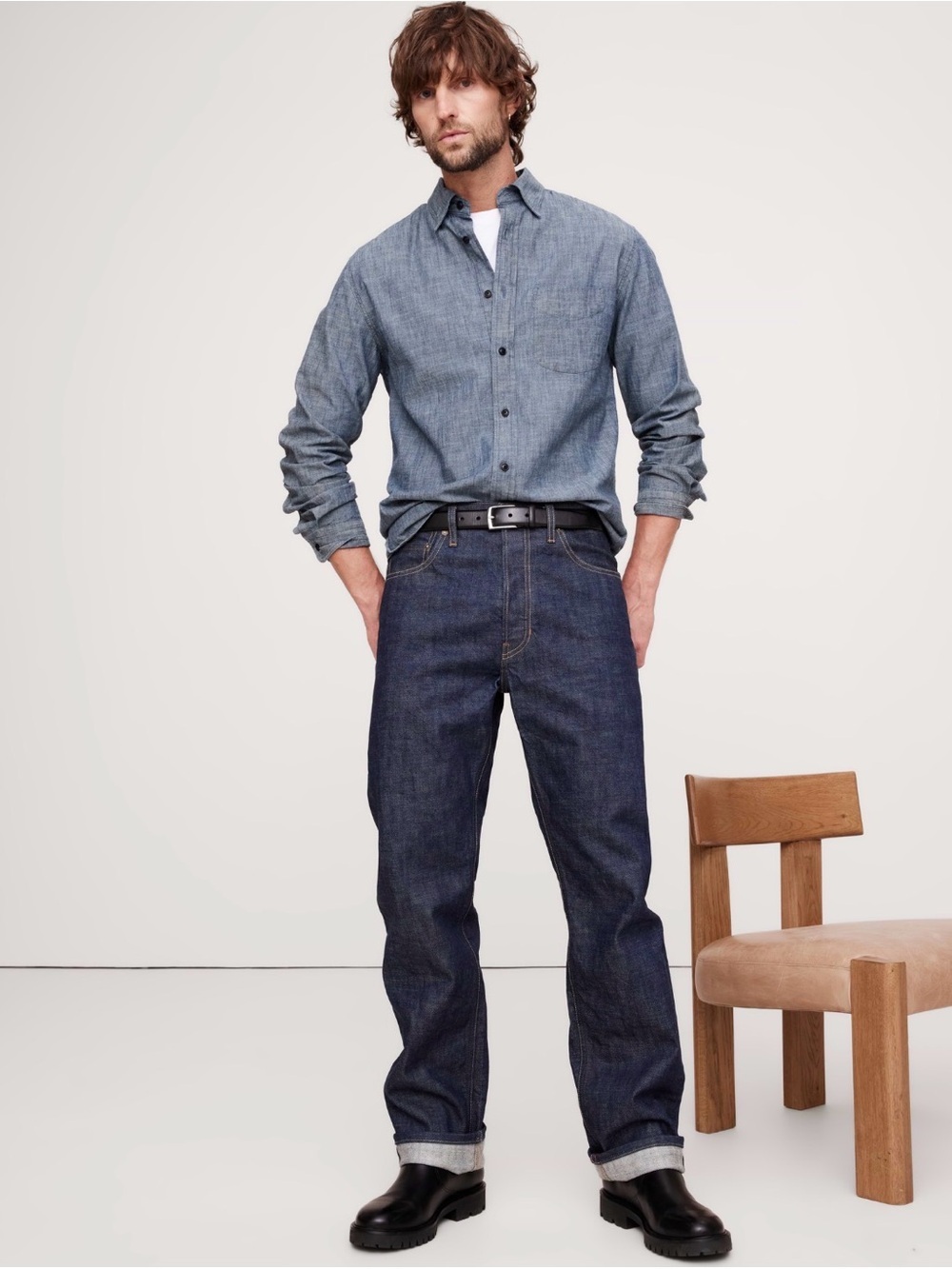 NWT Banana Republic Standard Fit Chambray Medium Blue Shirt Sz M.